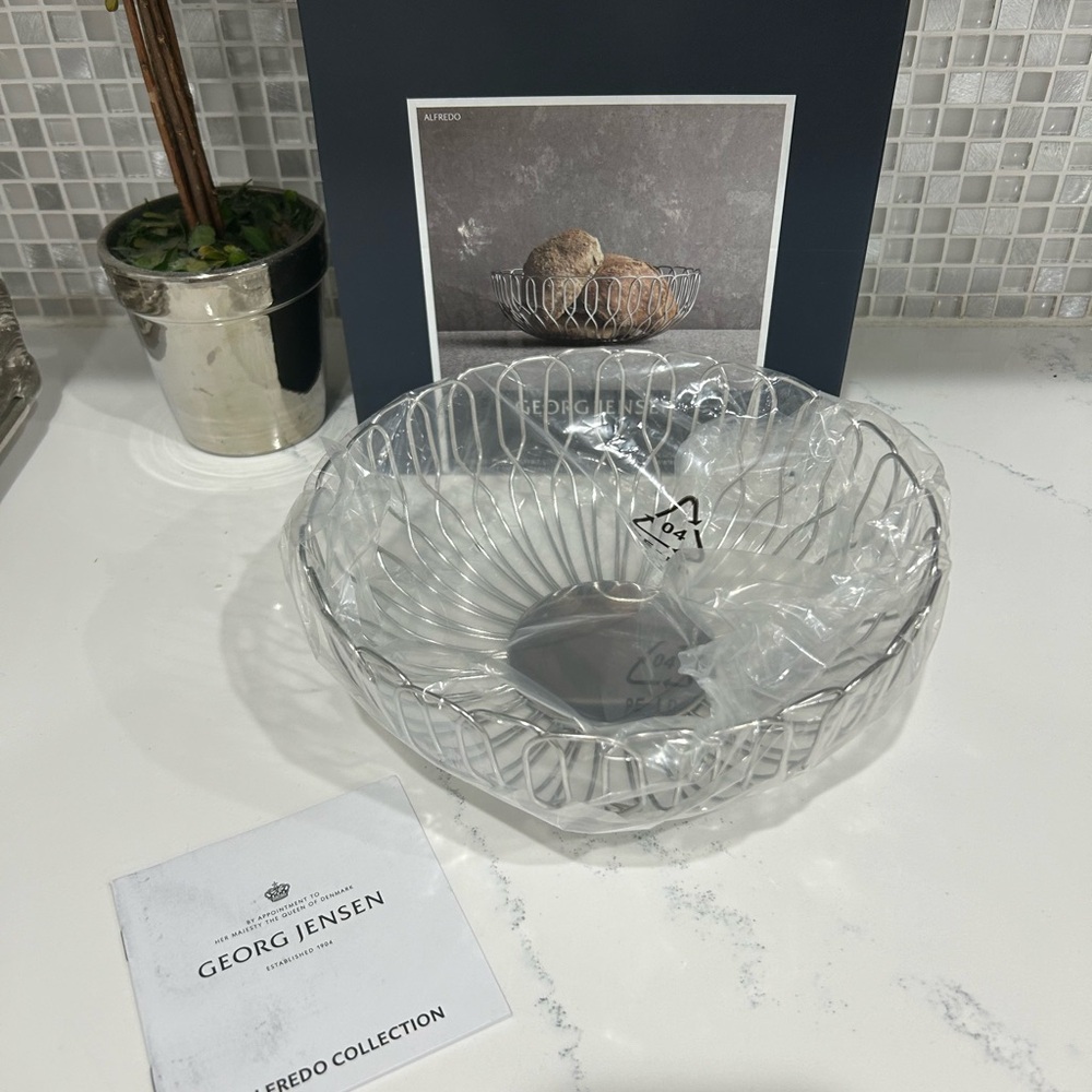 George Jensen NIB Alfredo, small bread basket